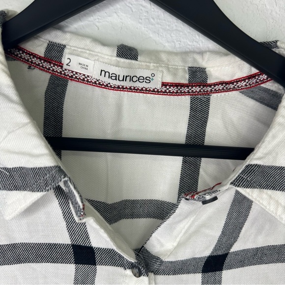 Maurices Black & White Windowpane Plaid Button-Up Shirt Size 2 - Picture 3 of 5